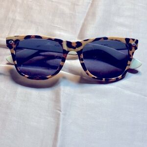 Foster Grant Leopard Sunglasses